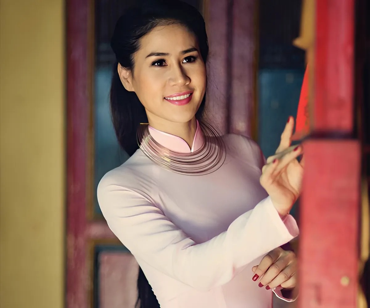 CÔ NỮ NGHỆ SĨ ĐỘC TH ÂN NUÔI DẠY HAI CON TRONG BIỆT THỰ 4 TẦNG TẠI TP.HCM VÀ LUÔN TRẺ ĐẸP MÀ KHÔNG CẦN ĐÀN ÔNG!
