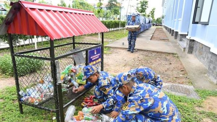 CÁC NGƯỜI LÍNH BIỂN VÙNG 2 CHỨNG MINH RẰNG BẢO VỆ BIỂN CŨNG LÀ BẢO VỆ TƯƠI LÁ THIÊN NHIÊN!