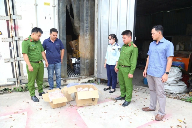 HƠN 6,2 TẤN THỰC PHẨM ‘BẨN’ HẾT HẠN SỬ DỤNG BỊ BẮT GIỮ – CÁI GÌ ĐANG ĐƯỢC GIẤU KÍN TRONG CÁC KHO LẠNH?