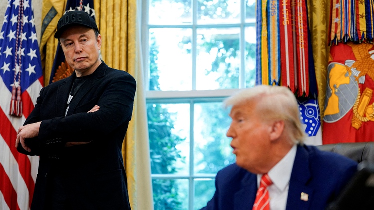 ELON MUSK TIẾN BƯỚC HÒI GIẢI VỀ NHỮNG LỜI CHÊ TRUMP, GÂY XÁO TRỘN THỊ TRƯỜNG