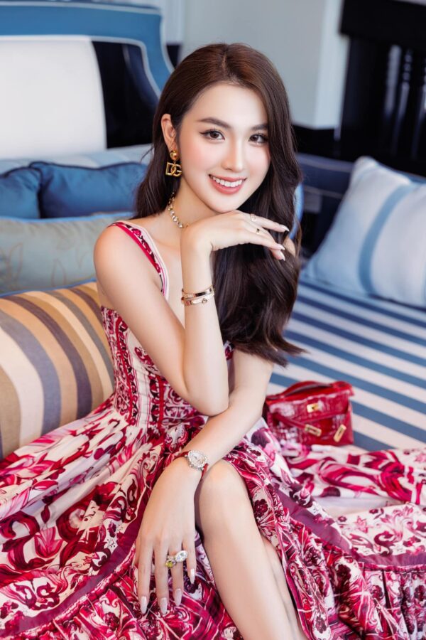 KHAM PHÁ BIỆT THỰ XA XỊN CỦA NGỌC LOAN – MỸ NHÂN VBiz GIẤU MẶT CHỒNG VÀ HAI CON TRONG ĐẲNG CẤP KHÓ CƯỠNG!