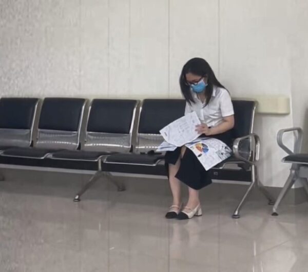 CHỈ VỚI MỘT GIỌT NƯỚC MẮT, CUỘC SỐNG CỦA CÔ GÁI 23 TUỔI ĐÃ BỊ XÁO TRỘN VÌ BỆNH HIỂM NGHÈO!