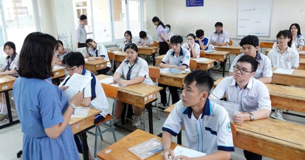 BÃI ĐẤU GIỮA MẠNG XÃ HỘI VÀ ĐỀ THI TỐT NGHIỆP: AI SẼ GIÀNH CHIẾN THẮNG TRONG VIỆC PHÁT TRIỂN TƯ DUY HỌC SINH?