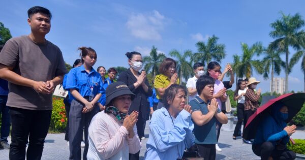 NGƯỜI DÂN HÀ NỘI NGHĨA TÂM TƯỞNG NHỚ CỐ TỔNG BÍ THƯ NGUYỄN PHÚ TRỌNG TRONG NGÀY GIỖ ĐẦU NHƯ THẾ NÀO?