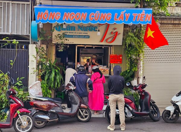 AI ĐANG MUỐN NHẬN ĐƯỢC MỘT LỜI NGHỈ NGƠI HÀI HƯỚC, BẠN CÓ MUỐN BIẾT LÝ DO ĐỘC ĐÁO TỪ QUÁN NƯỚC Ở TP.HCM NÀY KHÔNG?