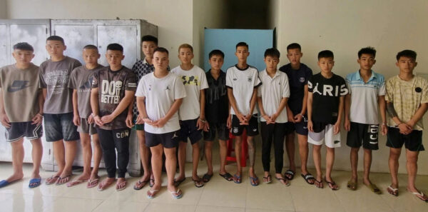 HÀNH VI NÁO LOẠN CỦA NHÓM THANH NIÊN Ở THANH HÓA GÂY CHO BÃI RỰC RỘN VÀ CẢNH SÁT PHẢI NHẬN ĐƯỢC NỂN TRÁCH!