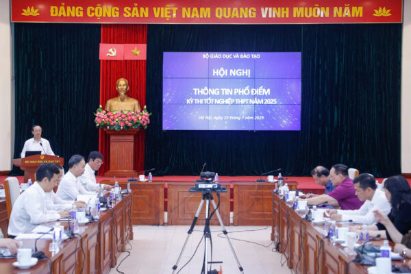 PHỔ ĐIỂM THI TỐT NGHIỆP 2025 ĐÃ CHO THẤY ĐIỀU GÌ VỀ PHƯƠNG PHÁP GIẢNG DẠY VÀ CHẤT LƯỢNG HỌC SINH!