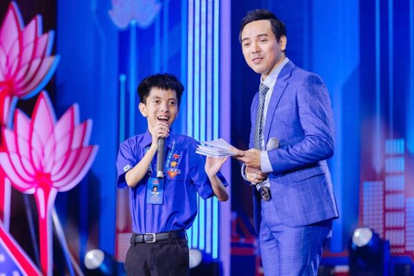 VẠCH MẶT CHIẾC CHẾ BẠO CỦA SỰ KHÓ KHĂN, CHÀNG SINH VIÊN KHUYẾT TẬT VƯỢT LÊN VÀ TRUYỀN CẢM HỨNG KHẮP MỌI NHÀ