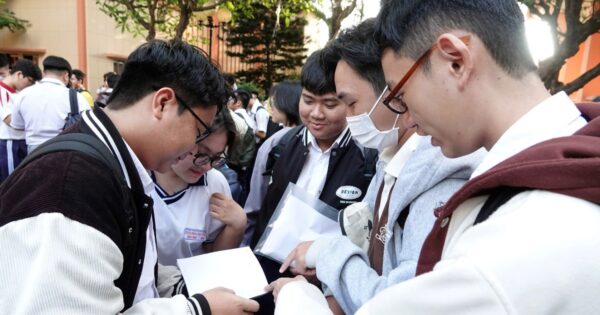 NĂM NAY, ĐIỂM SÀN ĐIỂM THI TỐT NGHIỆP THPT TẠI TRƯỜNG ĐH TÀI CHÍNH-MARKETING ĐỘT NHẬP MỨC THẤP NHẤT GẶP TỪ TRƯỚC ĐẾN NAY!