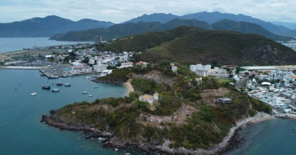 SẨN SÙNG DI TÍCH HƠN 100 NĂM TUỔI Ở NHA TRANG BỊ BỎ QUÊN HƠN 10 NĂM: AI SẼ ĐỒNG HÀNH TÁI SINH CHO NƠI ĐANG ĐỊNH MỆNH MẤT DẤU ẤN?