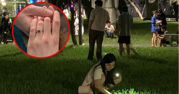 KHÔNG NGỜ ĐẾN, CHIẾC NHẪN CẦU HÔN KỶ NIỆM 6 THÁNG ĐỂ RÌNH RIÊNG.