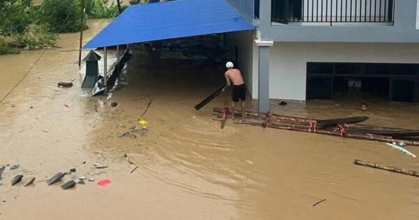 LŨ ỐNG VÀ SẠT LỞ ĐẤT LẠI GÂY THIỆT HẠI KHỦNG KHIẾP TẠI ĐIỆN BIÊN, HÀNG CHỤC NGƯỜI MẤT TÍCH VÀ THIỆT MỆT TRONG Sáng NGÀY 1.8!