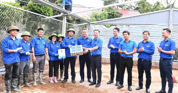 BÍ THƯ TƯƠNG LAI CỦA TƯƠNG LAI ĐẾN THĂM DỰ ÁN ĐƯỜNG DÂY TRUYỀN TẢI KHỦNG 500 KV Ở PHÚ THỌ!