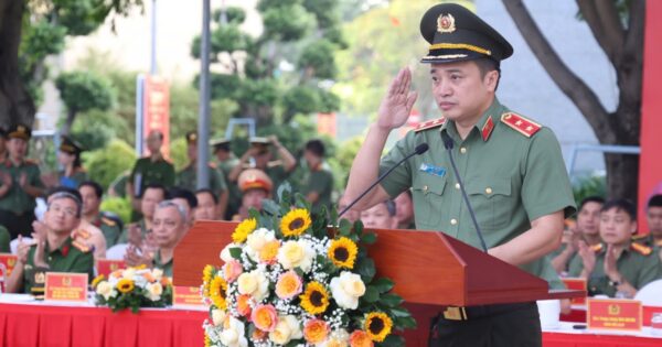ĐƯỢC RA QUÂN TOÀN LỚN, CÔNG AN TP.HCM NĂM BƯỚC ĐỂ VỮNG VÀNG TRẬT TỰ XÃ HỘI!