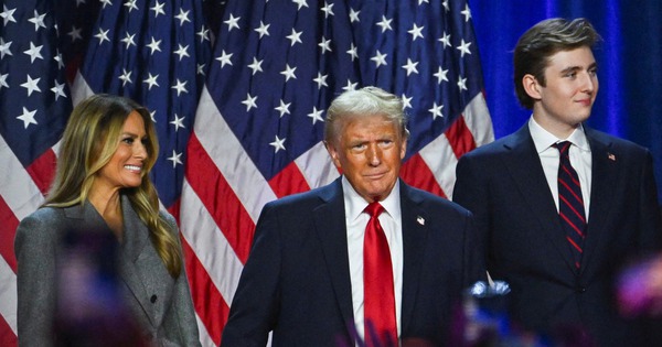 ÔNG DONALD TRUMP VƯỢT MẶT MỌI THÁCH THỨC ĐẾN MỜI GẦN GỬI NIỀM VUI CÙNG GIA ĐÌNH TRONG NGÀY ĐIỀU KIỆN MỚI