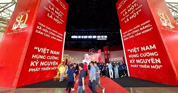 HÀ NỘI ĐÓN HƠN 2 TRIỆU KHÁCH NGỪNG CHIÊU, ĐẶC BIỆT TRIỂN LÃM 80 NĂM HÀNH TRÌNH ĐỘC LẬP DRAWING NEARLY 1,2 TRIỆU Người TRONG CHIẾC NGÀY NGHỈ LỄ QUỐC KHÁNH 2/9!