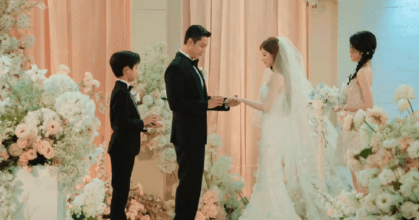 HÔN LỄ CỦA TRIỆU LỘ TƯ VÀ TRẦN VỸ ĐÌNH GÂY CHÂN CHƯNG TRÊN MẠNG XH!
