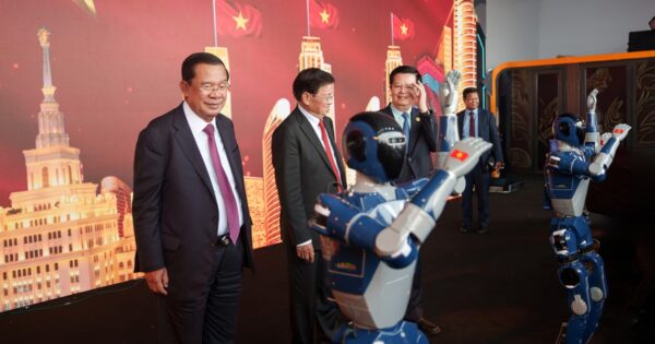 NHẬN ĐÓN CÁC LÃNH ĐẠO CHÁNH TRỊ THẾ GIỚI ĐẾN THAM QUAN TRIỂN LÃM ĐẤT NƯỚC VIỆT NAM VỚI NHỮNG SẢN PHẨM CÔNG NGHỆ ĐẬM CHẤT VIỆT NAM