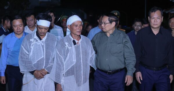 THỦ TƯỚNG PHẠM MINH CHÍNH ĐÃ ĐẾN NINH BÌNH, CHÙM KHÓC VÀ ĐỘNG VIÊN NHÂN DÂN BỊ ẢNH HƯỞNG BỞI THIÊN TAI LIỆU CÓ ĐỂ LÀM GÌ?