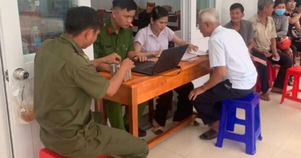 NGƯỜI DÂN VỚI NHIỀU NIỀM VUI ĐẶC BIỆT TRONG NGÀY NHẬN QUÀ KỶ NIỆM 80 NĂM CÁCH MẠNG THÁNG TÁM VÀ QUỐC KHÁNH 2.9!