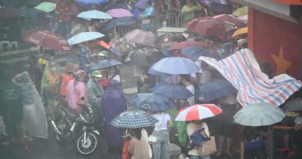 DƯ DẬY TRƯỚC CƠN MƯA LỚN, HÀ NỘI HƠI HẠN CHỐT CHẶT CHO DIỄU BINH SÁNG 2.9!