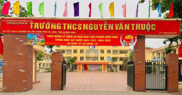 BÍ ẨN SỦA ĐIỂM HỌC BẠ CỦA CÁN BỘ PHƯỜNG HÀ LẦM DƯỜI DÀI CHỜ ĐỢI
