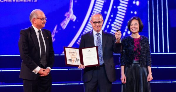 KHÁM PHÁ NGÔI SAO HÓA HỌC MỚI CỦA THẾ GIỚI: AI SẼ LÀ CHỦ NHÂN GIẢI NOBEL 2025?