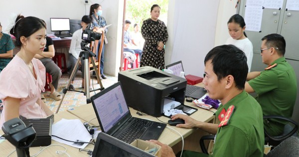 ĐÓN ĐẦU CÙNG CHUYỂN ĐỔI SỐ, NGƯỜI DÂN DIỆN RỘNG SẼ NỘP HỒ SƠ TRỰC TUYẾN 100% TỪ HÔM NAY!