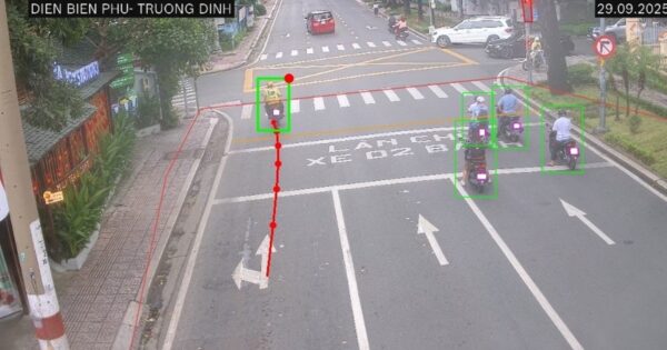 AI CẦM ĐẦU CHỐNG GIAN LẬN GIAO THÔNG: HÀNG CHỤC NGƯỜI VI PHẠM RẼ TRÁI KHI ĐÈN ĐỎ BỊ BỌC PHÁT HIỆN