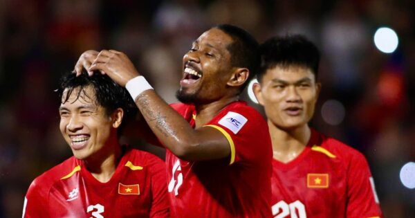 VIỆT NAM VƯƠN TĂNG ĐÁNG KINH NGẠC TRÊN BẢNG XẾP HẠNG FIFA THÁNG 10, THẮNG BẬT ĐỐI THỦ Malaysian vươn xa Indonesia