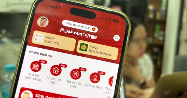 KHÁCH HÀNG KHÔNG CẦN NỘP GIẤY TỜ CHUYÊN CHỈ KHI SỬ DỤNG VNeID!