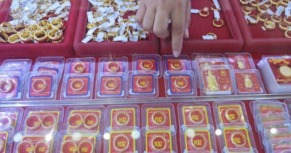 VÀNG NHẪN ĐÃ VƯỢT XA VÀNG MIẾNG, ĐIỀU KHÔNG THƯỜNG GẶP TRÊN THỊ TRƯỜNG!